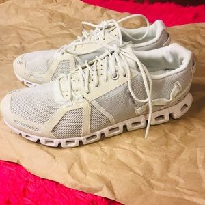 On cloud running shoe